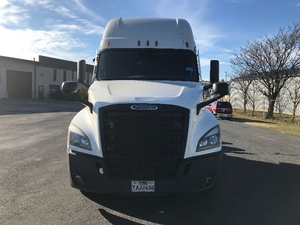 Sleeper Tractor-Heavy Duty Tractors-Freightliner-2021-T12664ST-Harrisonburg-VA-588,791\n\t\tmiles-$ 54,750 - Image 2