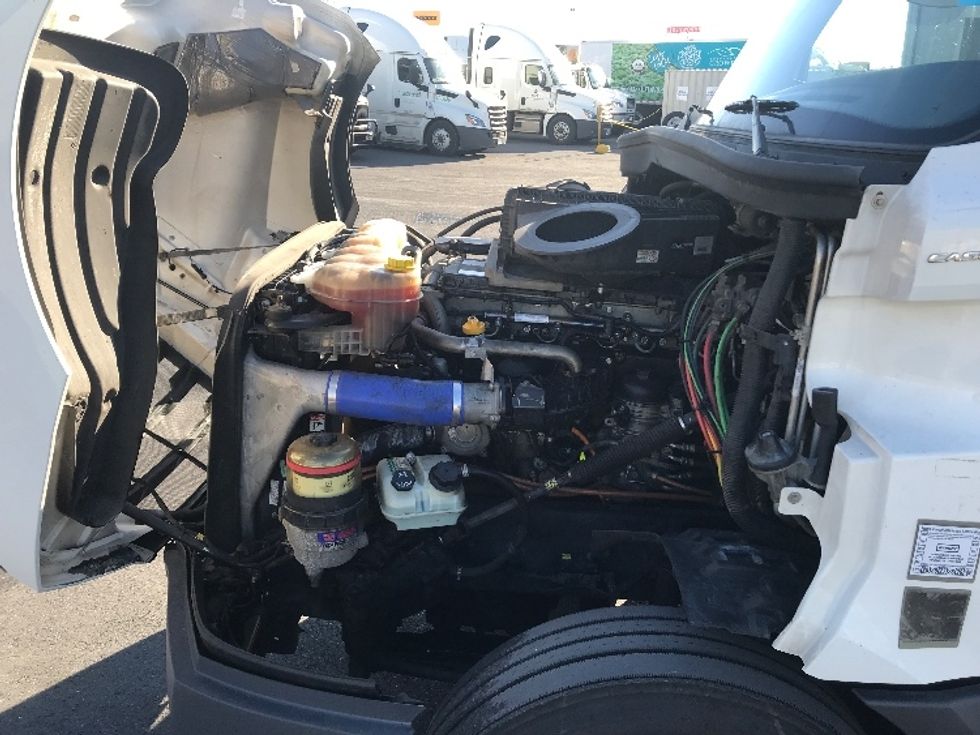 Sleeper Tractor-Heavy Duty Tractors-Freightliner-2021-T12664ST-Harrisonburg-VA-588,791\n\t\tmiles-$ 54,750 - Image 21