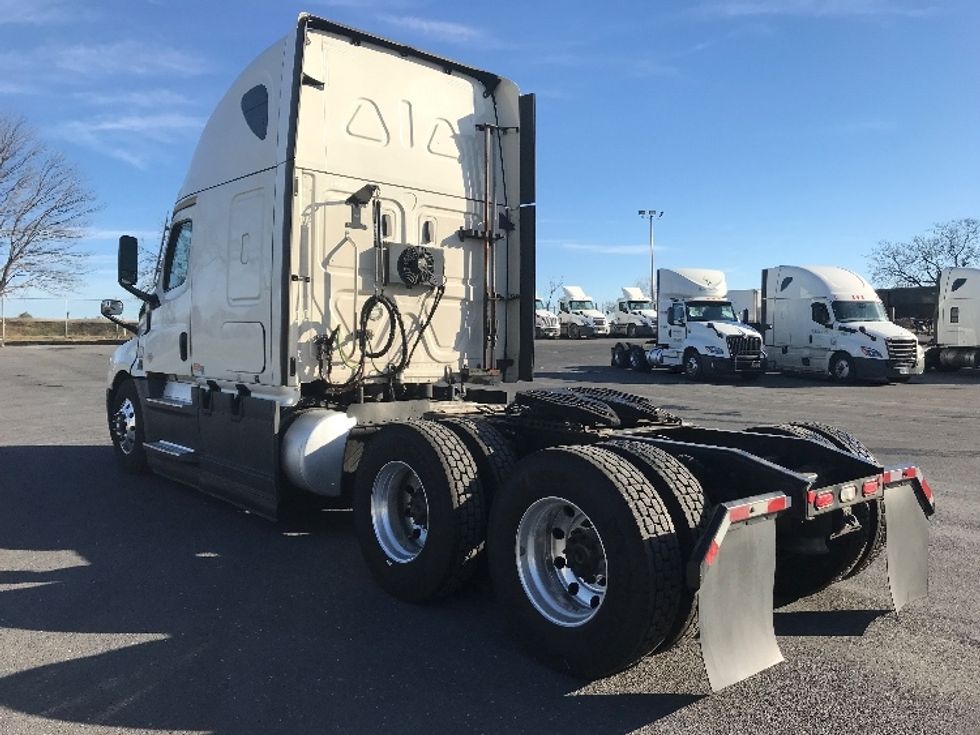 Sleeper Tractor-Heavy Duty Tractors-Freightliner-2021-T12664ST-Harrisonburg-VA-588,791\n\t\tmiles-$ 54,750 - Image 5