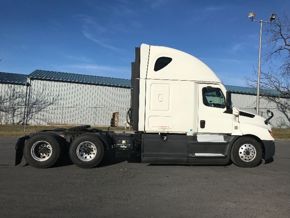 Sleeper Tractor-Heavy Duty Tractors-Freightliner-2021-T12664ST-Harrisonburg-VA-588,791\n\t\tmiles-$ 54,750 - Image 8