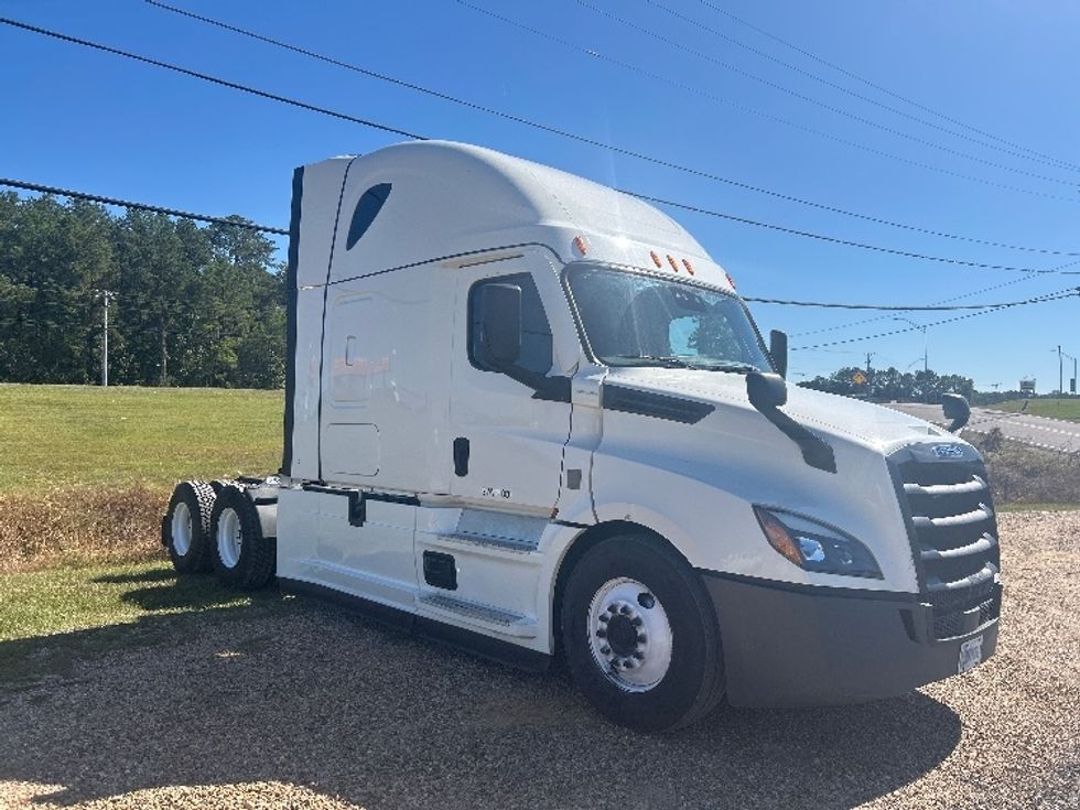 Sleeper Tractor-Heavy Duty Tractors-Freightliner-2021-T12664ST-Hattiesburg-MS-458,575\n\t\tmiles-$ 70,250 - Image 1