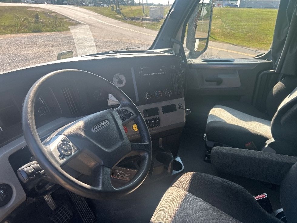 Sleeper Tractor-Heavy Duty Tractors-Freightliner-2021-T12664ST-Hattiesburg-MS-458,575\n\t\tmiles-$ 70,250 - Image 10