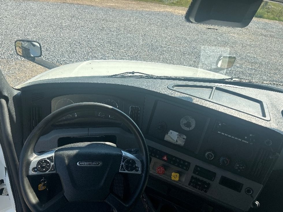 Sleeper Tractor-Heavy Duty Tractors-Freightliner-2021-T12664ST-Hattiesburg-MS-458,575\n\t\tmiles-$ 70,250 - Image 11
