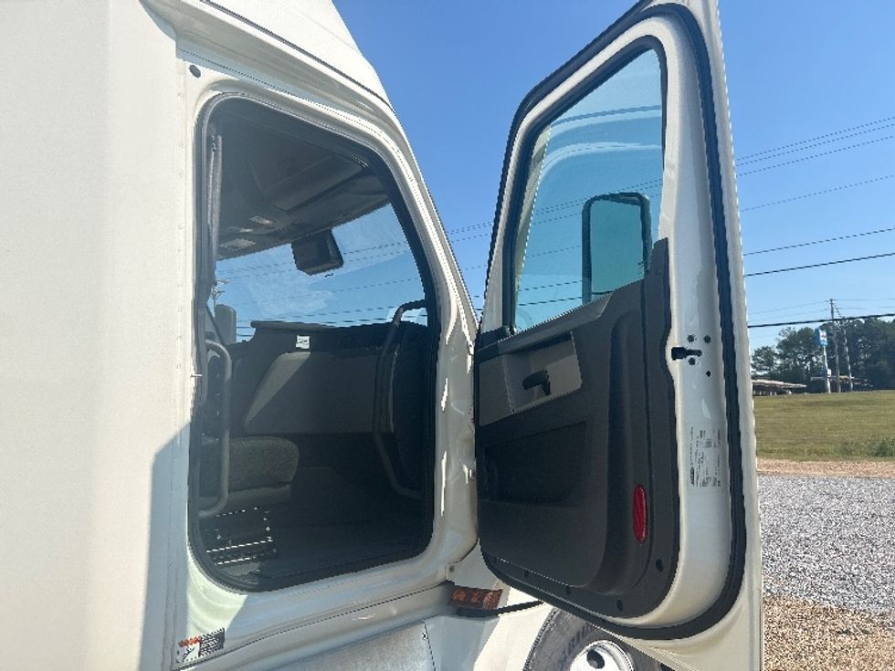 Sleeper Tractor-Heavy Duty Tractors-Freightliner-2021-T12664ST-Hattiesburg-MS-458,575\n\t\tmiles-$ 70,250 - Image 13