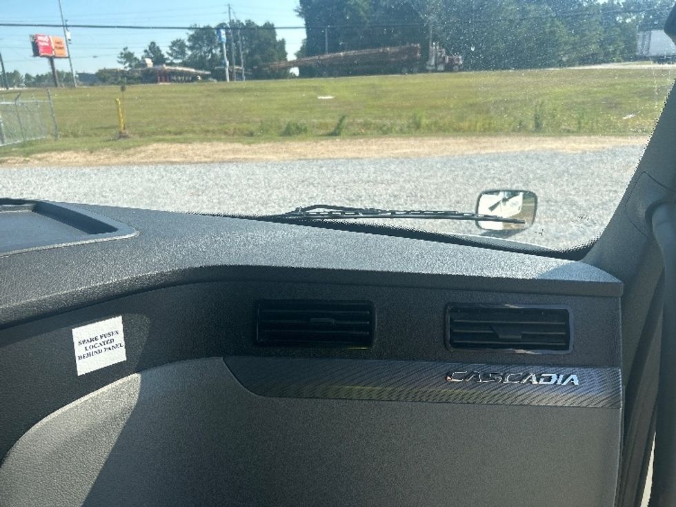 Sleeper Tractor-Heavy Duty Tractors-Freightliner-2021-T12664ST-Hattiesburg-MS-458,575\n\t\tmiles-$ 70,250 - Image 14