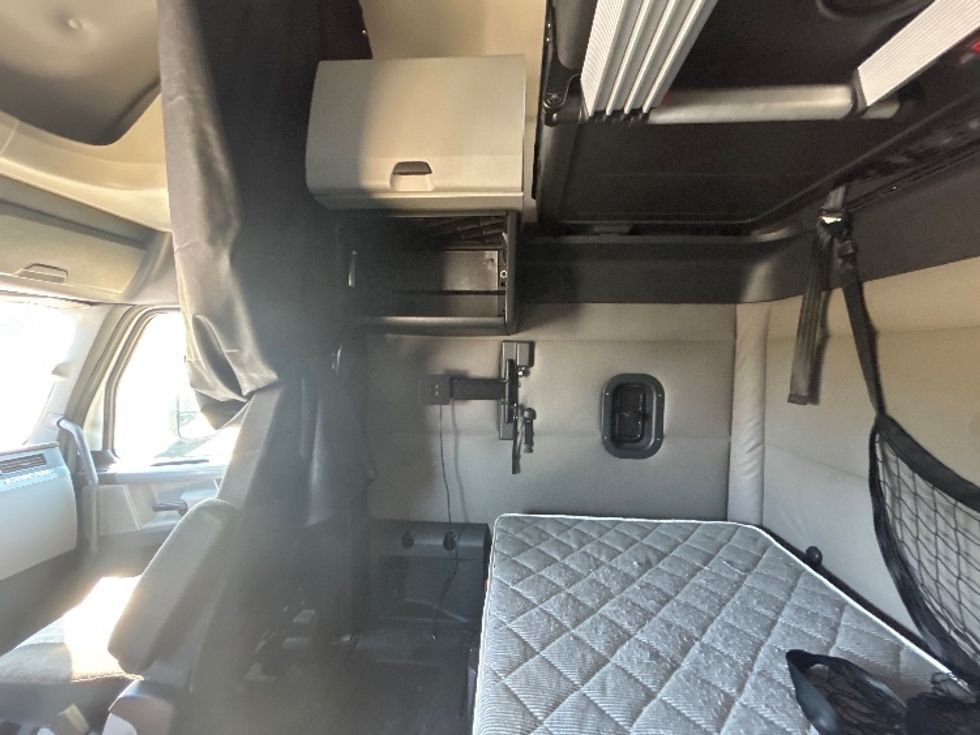 Sleeper Tractor-Heavy Duty Tractors-Freightliner-2021-T12664ST-Hattiesburg-MS-458,575\n\t\tmiles-$ 70,250 - Image 19