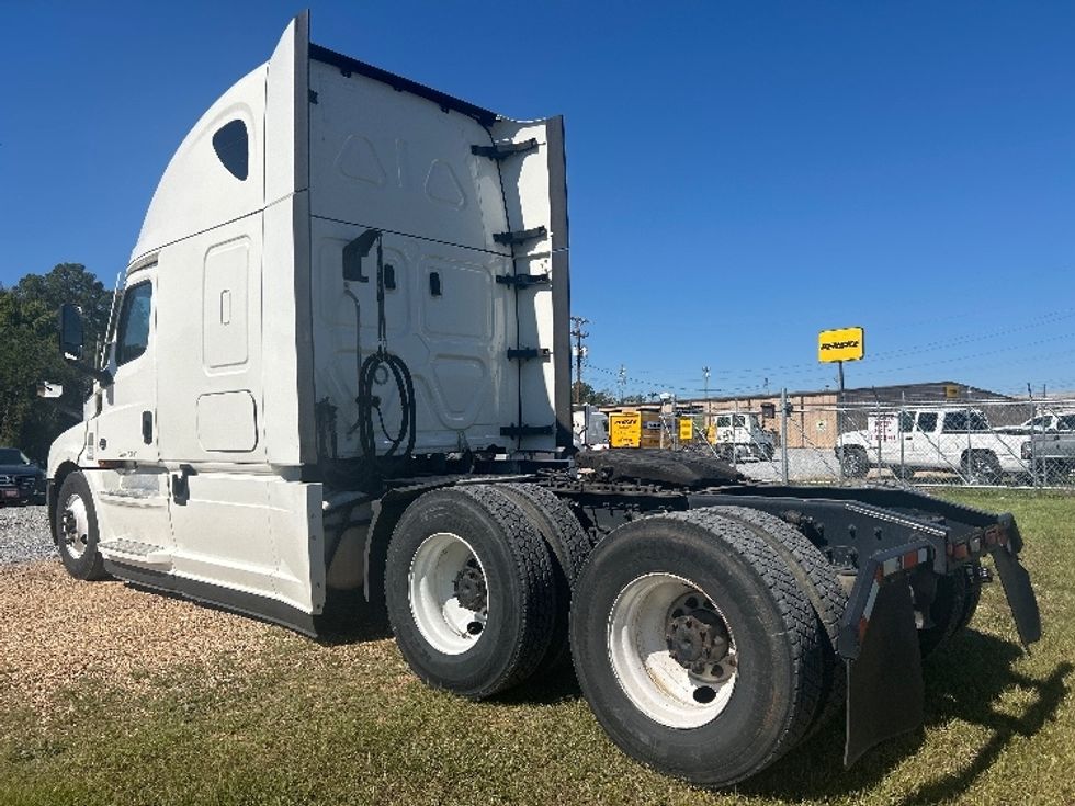 Sleeper Tractor-Heavy Duty Tractors-Freightliner-2021-T12664ST-Hattiesburg-MS-458,575\n\t\tmiles-$ 70,250 - Image 5
