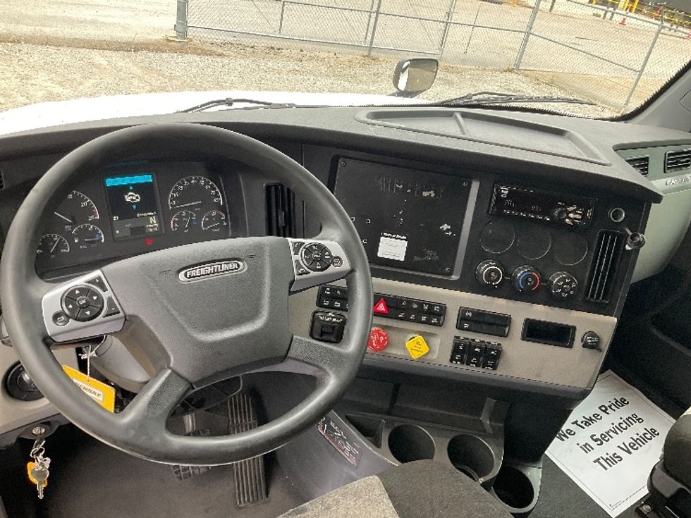 Sleeper Tractor-Heavy Duty Tractors-Freightliner-2021-T12664ST-Hattiesburg-MS-532,038\n\t\tmiles-$ 70,250 - Image 11