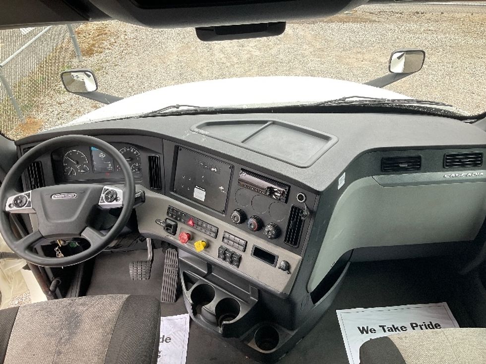 Sleeper Tractor-Heavy Duty Tractors-Freightliner-2021-T12664ST-Hattiesburg-MS-532,038\n\t\tmiles-$ 70,250 - Image 12