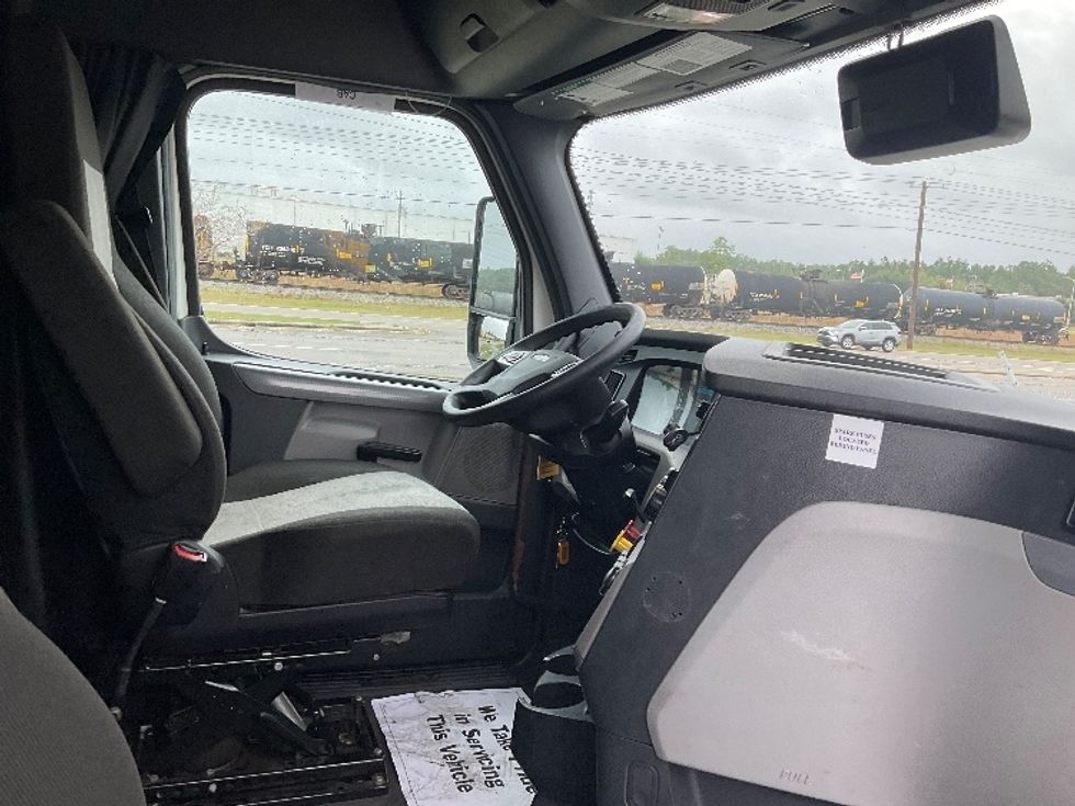 Sleeper Tractor-Heavy Duty Tractors-Freightliner-2021-T12664ST-Hattiesburg-MS-532,038\n\t\tmiles-$ 70,250 - Image 15