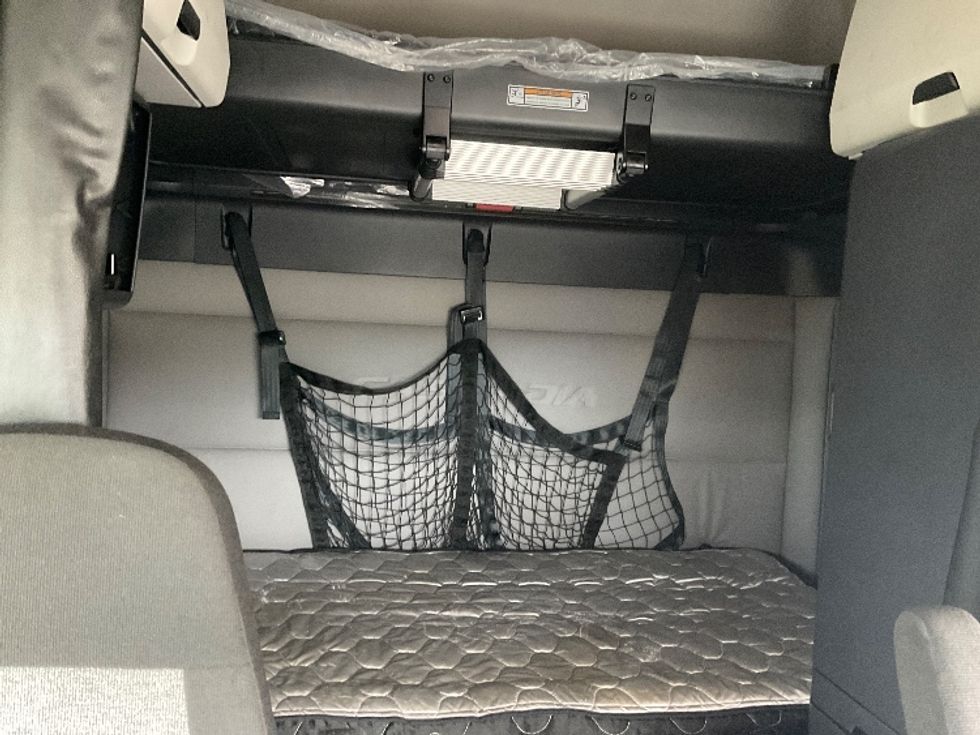 Sleeper Tractor-Heavy Duty Tractors-Freightliner-2021-T12664ST-Hattiesburg-MS-532,038\n\t\tmiles-$ 70,250 - Image 16