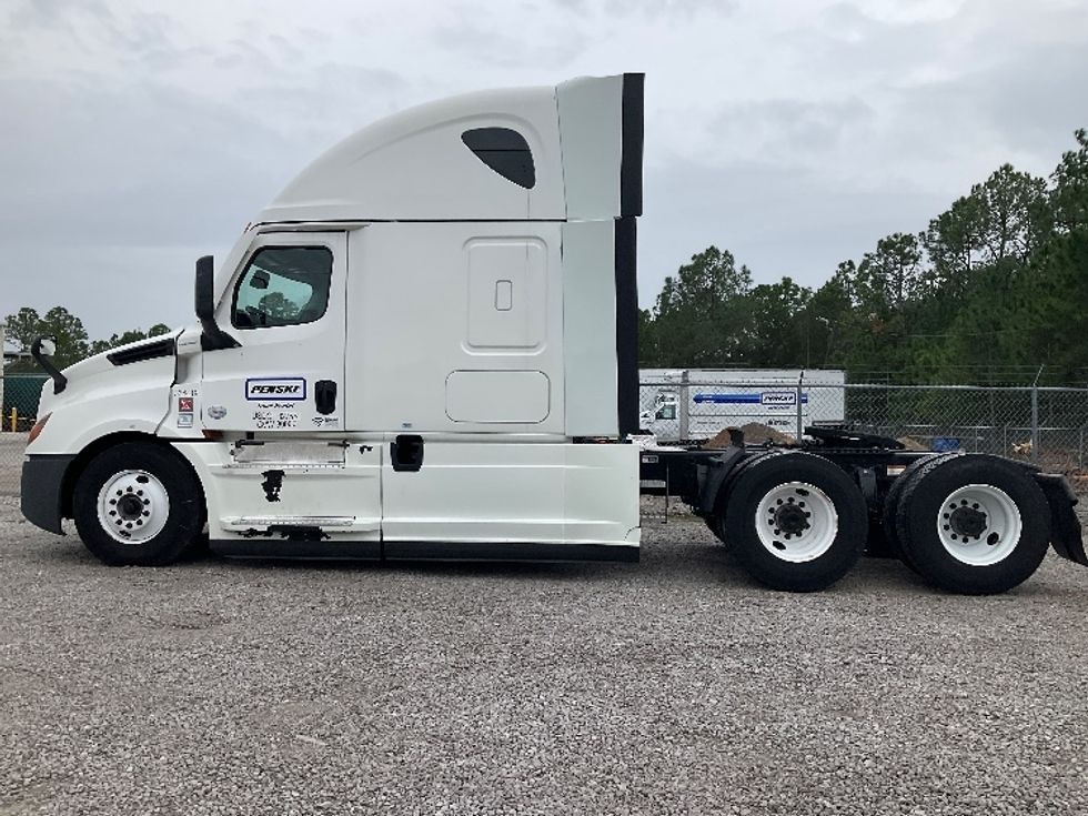 Sleeper Tractor-Heavy Duty Tractors-Freightliner-2021-T12664ST-Hattiesburg-MS-532,038\n\t\tmiles-$ 70,250 - Image 4