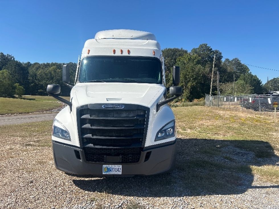 Sleeper Tractor-Heavy Duty Tractors-Freightliner-2021-T12664ST-Hattiesburg-MS-634,846\n\t\tmiles-$ 60,000 - Image 2