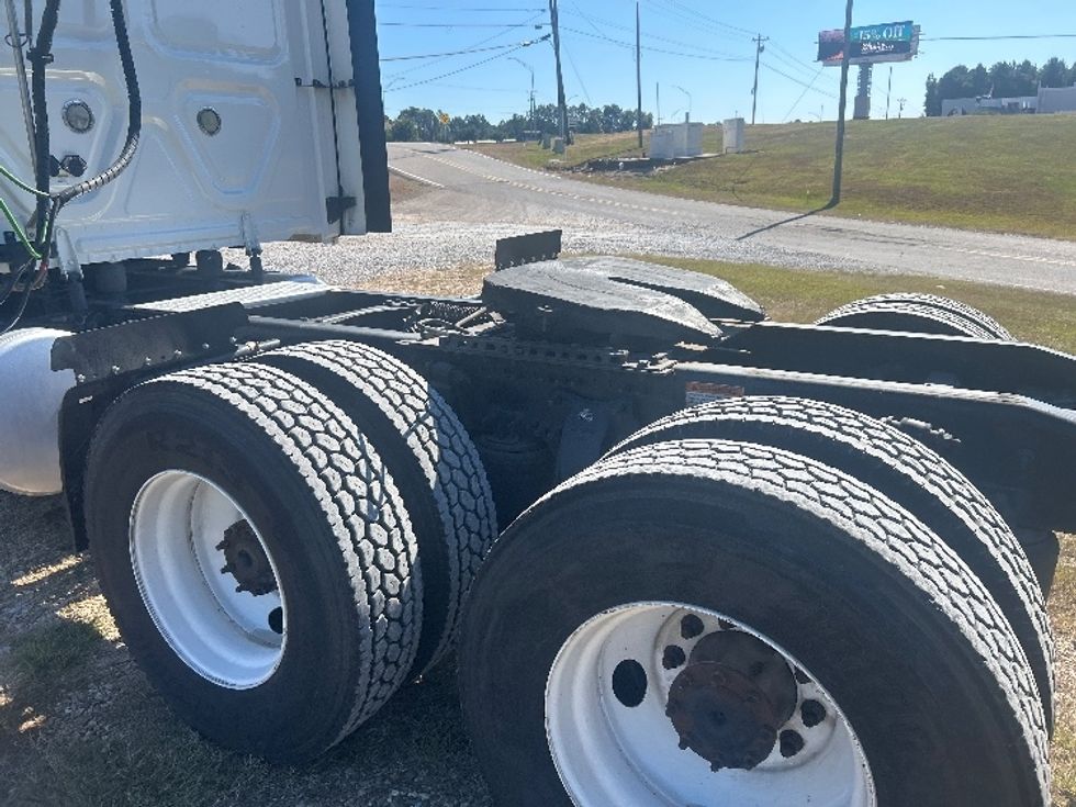 Sleeper Tractor-Heavy Duty Tractors-Freightliner-2021-T12664ST-Hattiesburg-MS-634,846\n\t\tmiles-$ 60,000 - Image 22