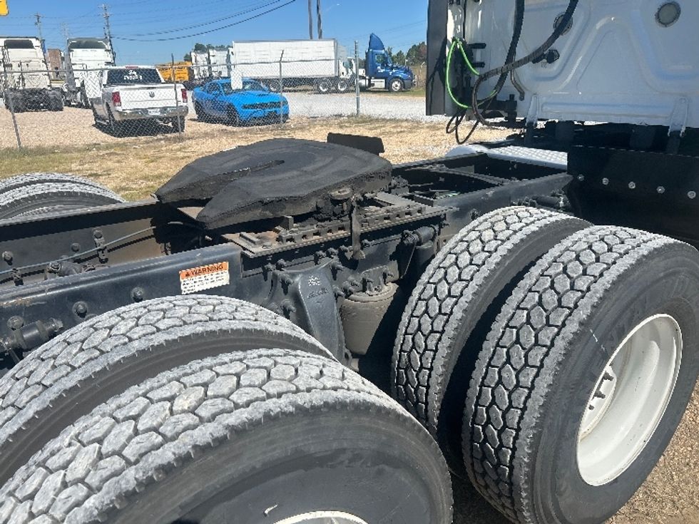 Sleeper Tractor-Heavy Duty Tractors-Freightliner-2021-T12664ST-Hattiesburg-MS-634,846\n\t\tmiles-$ 60,000 - Image 23