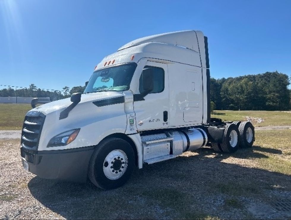 Sleeper Tractor-Heavy Duty Tractors-Freightliner-2021-T12664ST-Hattiesburg-MS-634,846\n\t\tmiles-$ 60,000 - Image 3