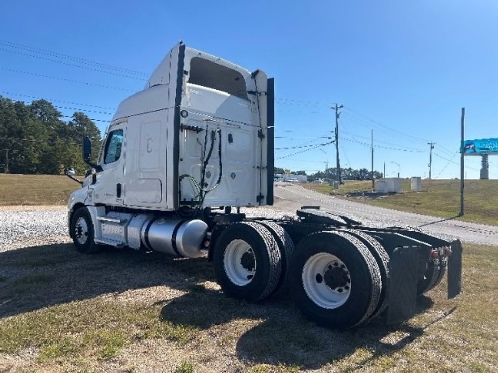 Sleeper Tractor-Heavy Duty Tractors-Freightliner-2021-T12664ST-Hattiesburg-MS-634,846\n\t\tmiles-$ 60,000 - Image 5