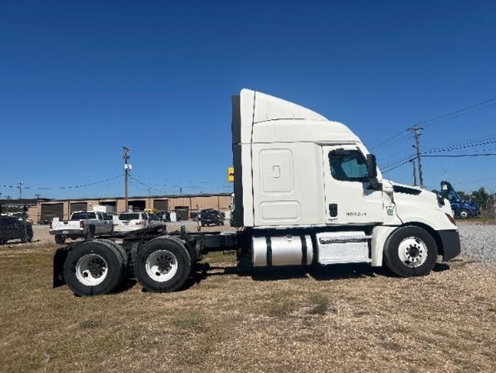 Sleeper Tractor-Heavy Duty Tractors-Freightliner-2021-T12664ST-Hattiesburg-MS-634,846\n\t\tmiles-$ 60,000 - Image 8