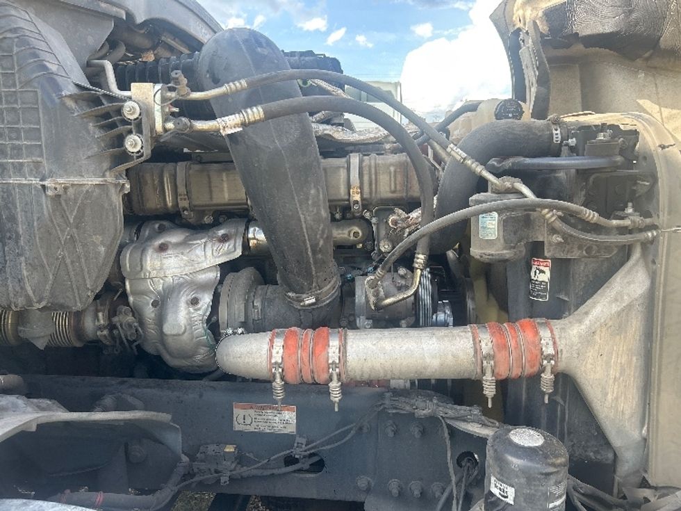 Sleeper Tractor-Heavy Duty Tractors-Freightliner-2021-T12664ST-Hattiesburg-MS-642,608\n\t\tmiles-$ 58,750 - Image 20