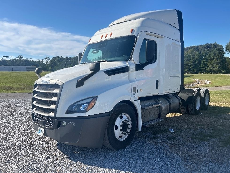 Sleeper Tractor-Heavy Duty Tractors-Freightliner-2021-T12664ST-Hattiesburg-MS-642,608\n\t\tmiles-$ 58,750 - Image 3