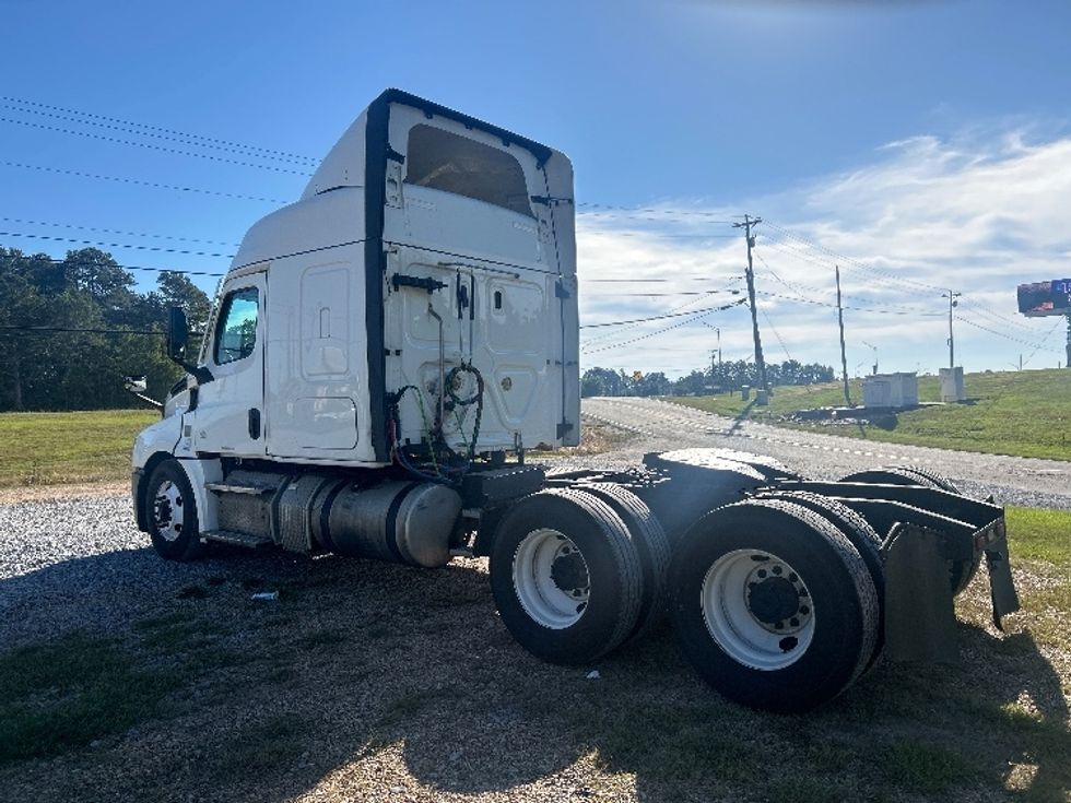 Sleeper Tractor-Heavy Duty Tractors-Freightliner-2021-T12664ST-Hattiesburg-MS-642,608\n\t\tmiles-$ 58,750 - Image 5