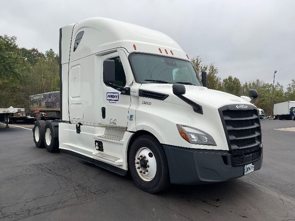 Sleeper Tractor-Heavy Duty Tractors-Freightliner-2021-T12664ST-Hazleton-PA-323,508\n\t\tmiles-$ 76,250 - Image 1