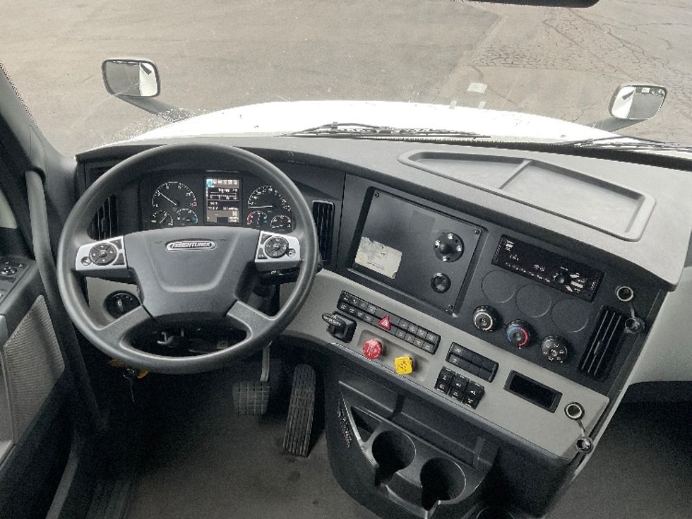 Sleeper Tractor-Heavy Duty Tractors-Freightliner-2021-T12664ST-Hazleton-PA-323,508\n\t\tmiles-$ 76,250 - Image 11