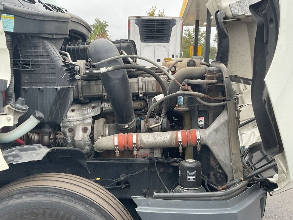 Sleeper Tractor-Heavy Duty Tractors-Freightliner-2021-T12664ST-Hazleton-PA-323,508\n\t\tmiles-$ 76,250 - Image 19