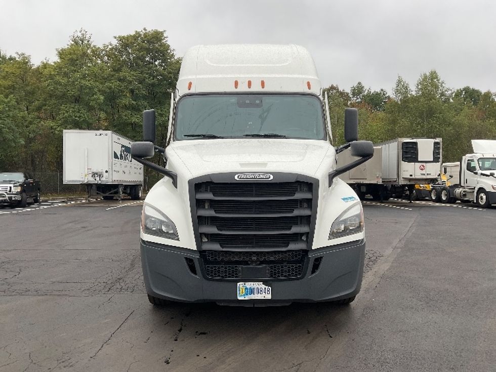 Sleeper Tractor-Heavy Duty Tractors-Freightliner-2021-T12664ST-Hazleton-PA-323,508\n\t\tmiles-$ 76,250 - Image 2