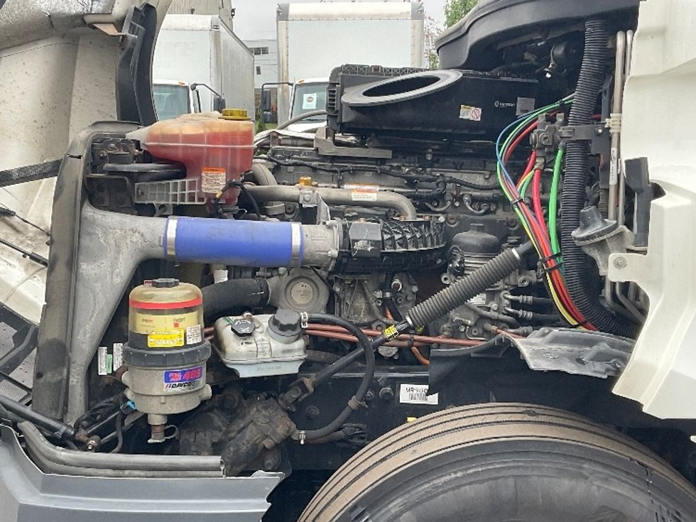 Sleeper Tractor-Heavy Duty Tractors-Freightliner-2021-T12664ST-Hazleton-PA-323,508\n\t\tmiles-$ 76,250 - Image 20