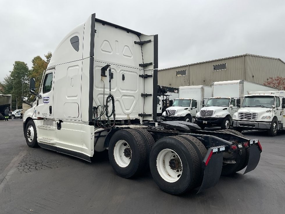 Sleeper Tractor-Heavy Duty Tractors-Freightliner-2021-T12664ST-Hazleton-PA-323,508\n\t\tmiles-$ 76,250 - Image 5