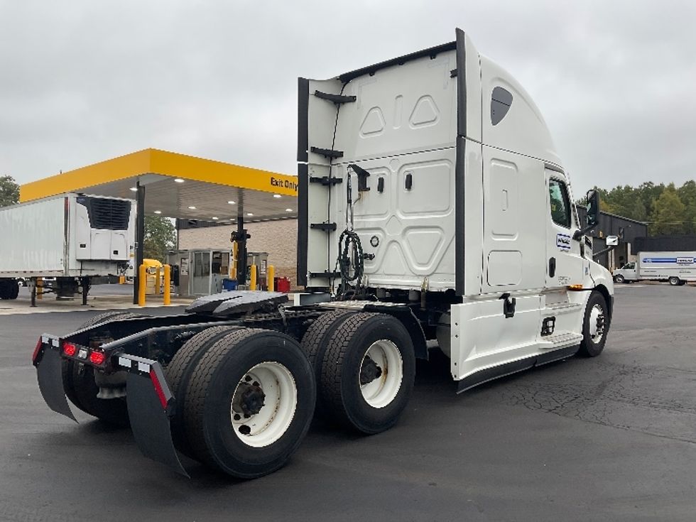 Sleeper Tractor-Heavy Duty Tractors-Freightliner-2021-T12664ST-Hazleton-PA-323,508\n\t\tmiles-$ 76,250 - Image 7