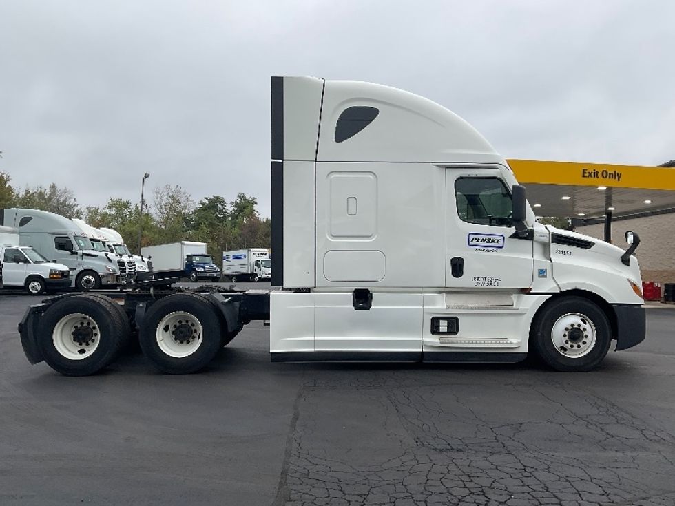Sleeper Tractor-Heavy Duty Tractors-Freightliner-2021-T12664ST-Hazleton-PA-323,508\n\t\tmiles-$ 76,250 - Image 8
