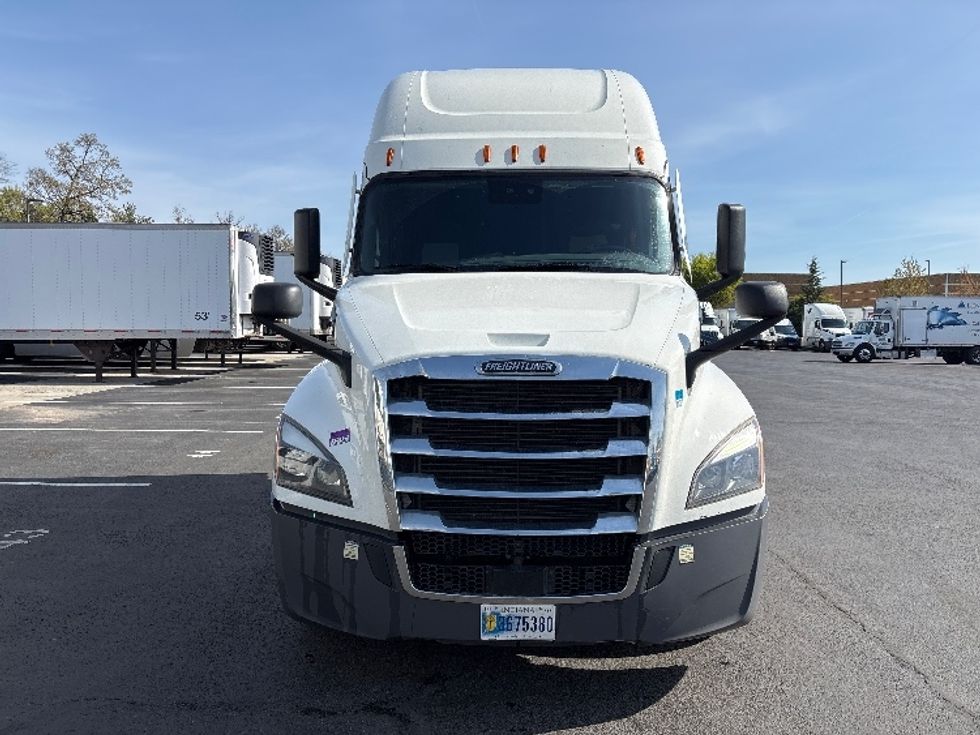 Sleeper Tractor-Heavy Duty Tractors-Freightliner-2021-T12664ST-Hazleton-PA-402,000\n\t\tmiles-$ 73,000 - Image 2