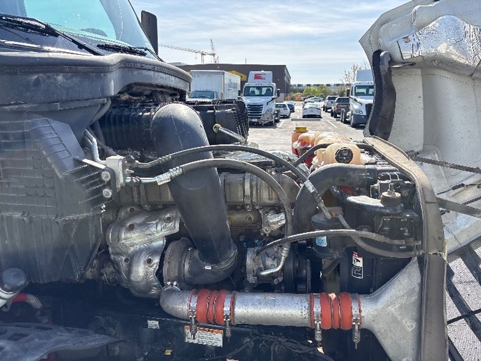 Sleeper Tractor-Heavy Duty Tractors-Freightliner-2021-T12664ST-Hazleton-PA-402,000\n\t\tmiles-$ 73,000 - Image 20