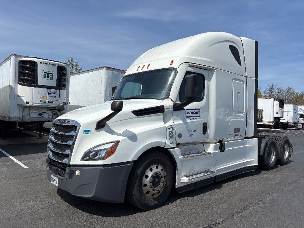Sleeper Tractor-Heavy Duty Tractors-Freightliner-2021-T12664ST-Hazleton-PA-402,000\n\t\tmiles-$ 73,000 - Image 3
