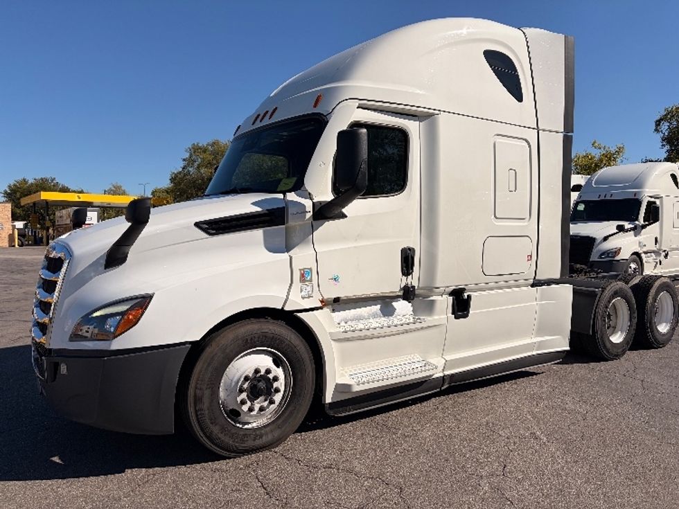Sleeper Tractor-Heavy Duty Tractors-Freightliner-2021-T12664ST-Hebron-KY-546,232\n\t\tmiles-$ 58,250 - Image 3