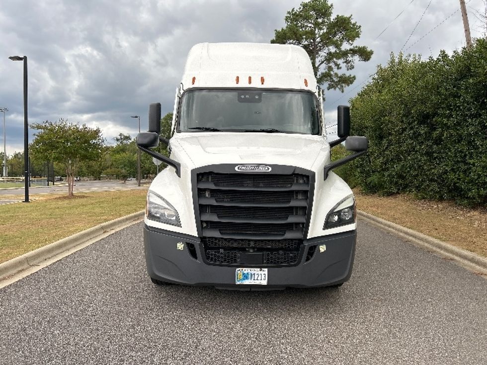 Sleeper Tractor-Heavy Duty Tractors-Freightliner-2021-T12664ST-Homewood-AL-497,458\n\t\tmiles-$ 66,500 - Image 2