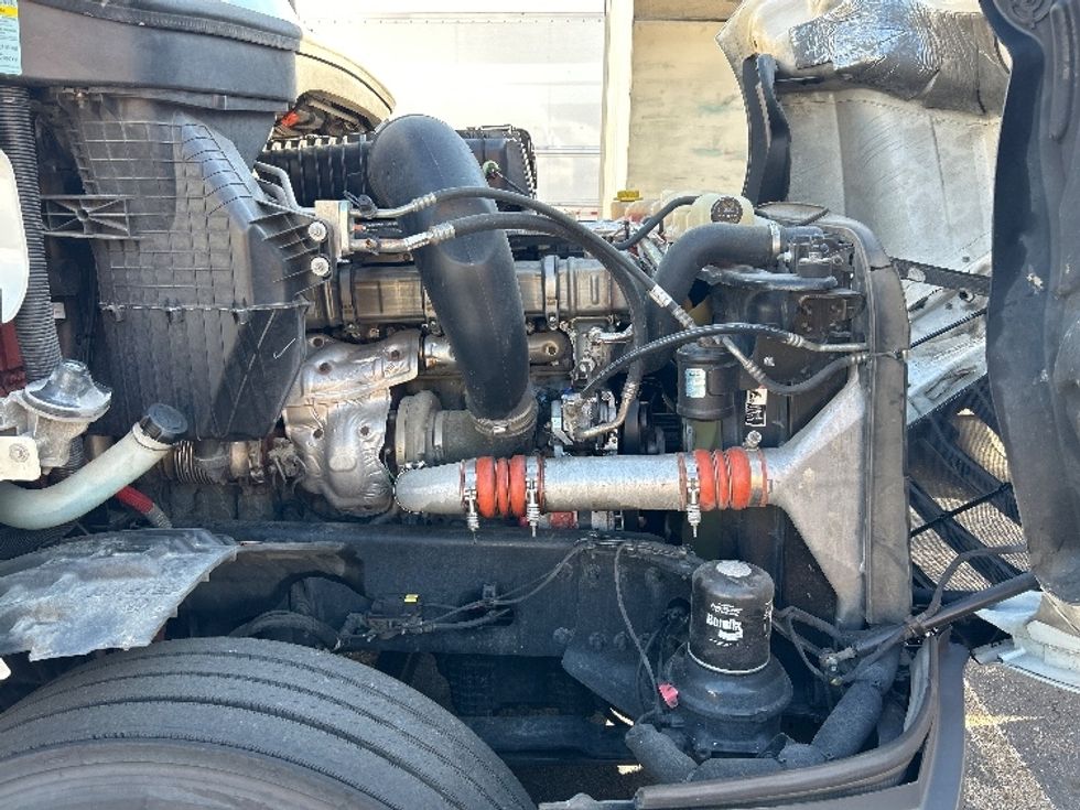 Sleeper Tractor-Heavy Duty Tractors-Freightliner-2021-T12664ST-Homewood-AL-497,458\n\t\tmiles-$ 66,500 - Image 20