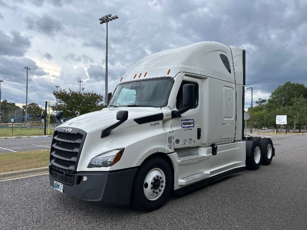 Sleeper Tractor-Heavy Duty Tractors-Freightliner-2021-T12664ST-Homewood-AL-497,458\n\t\tmiles-$ 66,500 - Image 3