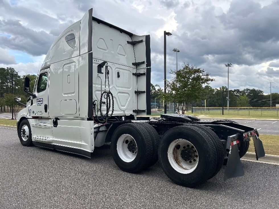 Sleeper Tractor-Heavy Duty Tractors-Freightliner-2021-T12664ST-Homewood-AL-497,458\n\t\tmiles-$ 66,500 - Image 5