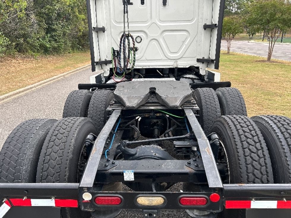 Sleeper Tractor-Heavy Duty Tractors-Freightliner-2021-T12664ST-Homewood-AL-497,458\n\t\tmiles-$ 66,500 - Image 6