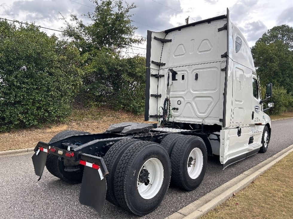 Sleeper Tractor-Heavy Duty Tractors-Freightliner-2021-T12664ST-Homewood-AL-497,458\n\t\tmiles-$ 66,500 - Image 7