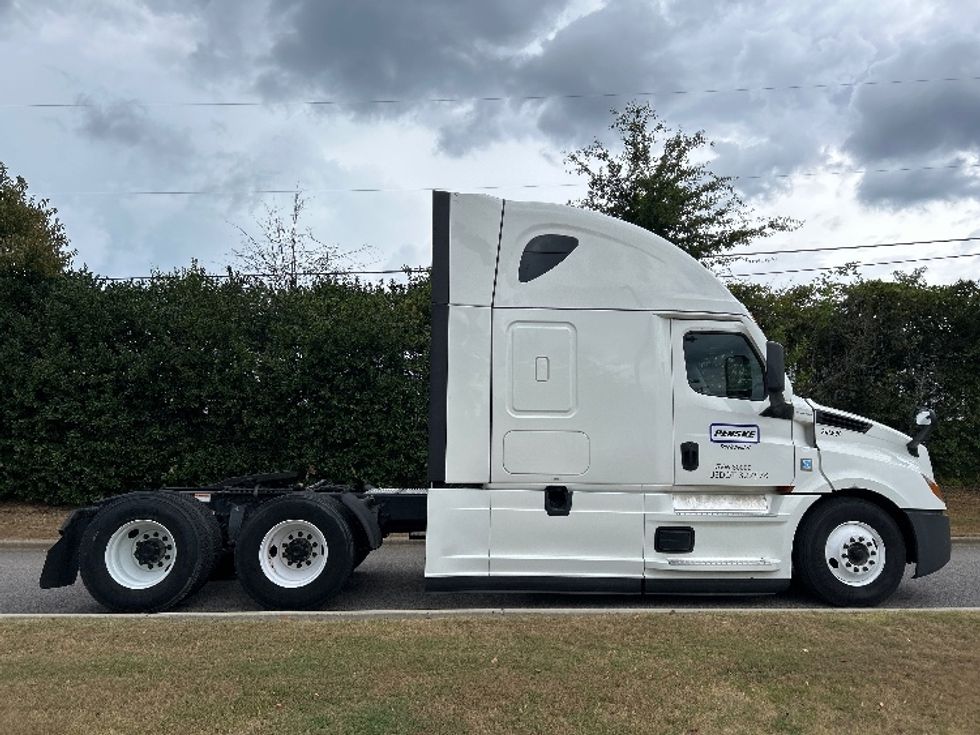 Sleeper Tractor-Heavy Duty Tractors-Freightliner-2021-T12664ST-Homewood-AL-497,458\n\t\tmiles-$ 66,500 - Image 8