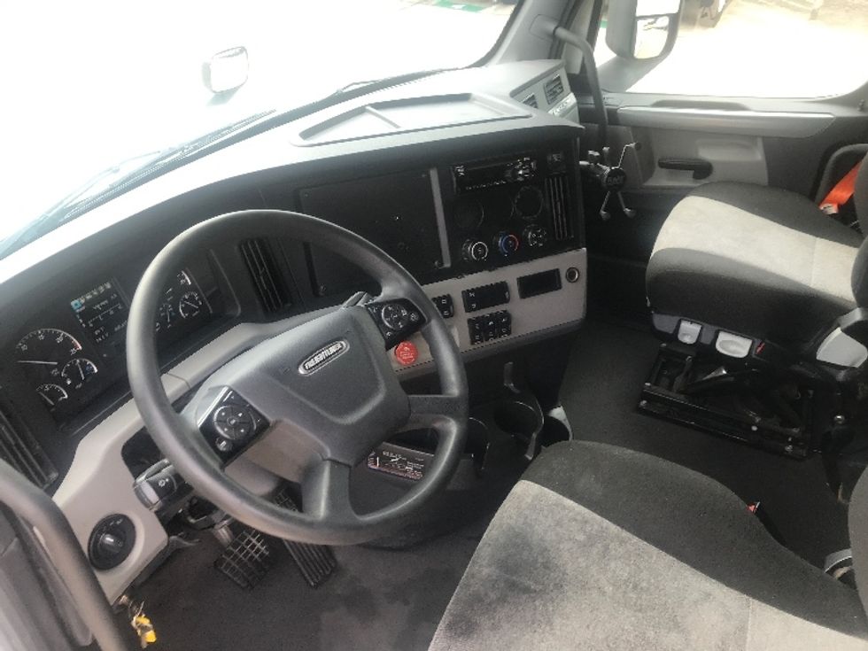 Sleeper Tractor-Heavy Duty Tractors-Freightliner-2021-T12664ST-Houston-TX-465,807\n\t\tmiles-$ 73,000 - Image 10