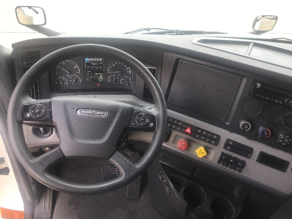 Sleeper Tractor-Heavy Duty Tractors-Freightliner-2021-T12664ST-Houston-TX-465,807\n\t\tmiles-$ 73,000 - Image 11