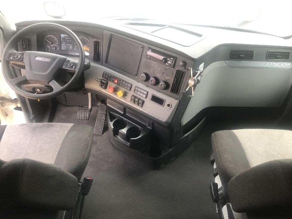 Sleeper Tractor-Heavy Duty Tractors-Freightliner-2021-T12664ST-Houston-TX-465,807\n\t\tmiles-$ 73,000 - Image 12