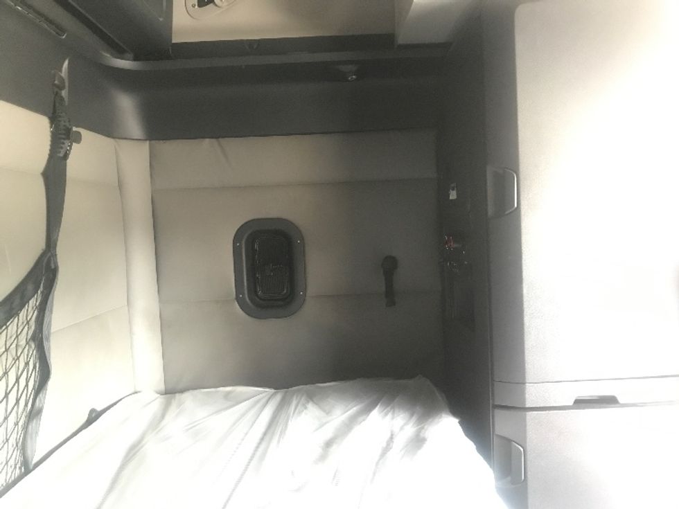 Sleeper Tractor-Heavy Duty Tractors-Freightliner-2021-T12664ST-Houston-TX-465,807\n\t\tmiles-$ 73,000 - Image 18