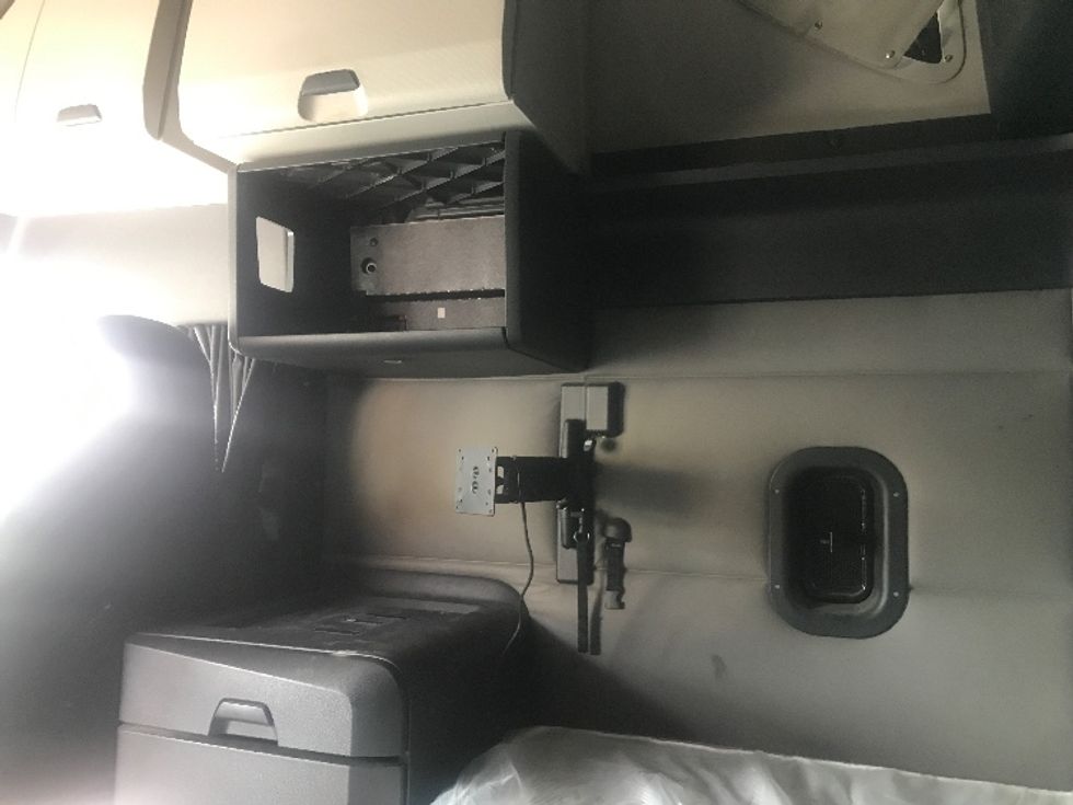 Sleeper Tractor-Heavy Duty Tractors-Freightliner-2021-T12664ST-Houston-TX-465,807\n\t\tmiles-$ 73,000 - Image 19