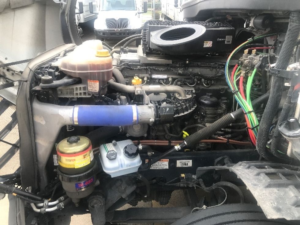 Sleeper Tractor-Heavy Duty Tractors-Freightliner-2021-T12664ST-Houston-TX-465,807\n\t\tmiles-$ 73,000 - Image 21